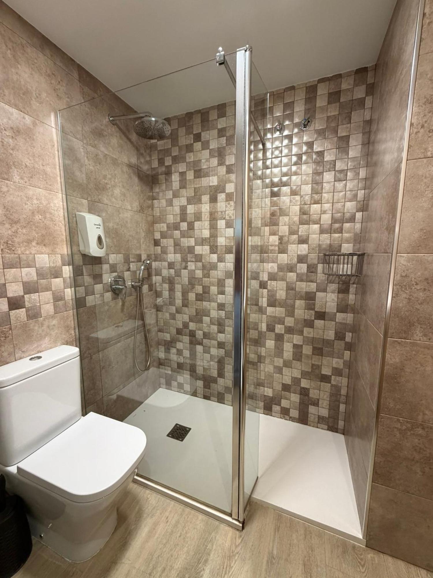 Single Room,1758355235:JPEG